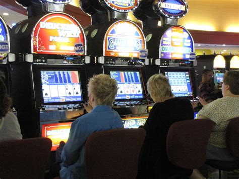 State lottery moves prizes to Newburgh casino .
